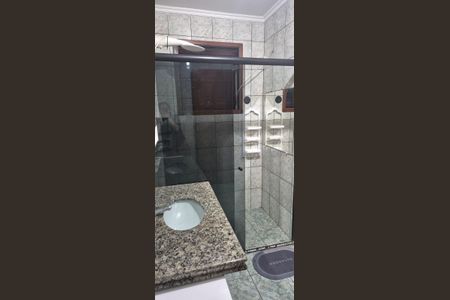 Casa à venda com 206m², 3 quartos e 2 vagasBanheiro 