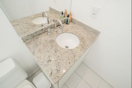 Apartamento à venda com 64m², 2 quartos e 1 vaga Apartamento à venda com 64m², 2 quartos e 1 vagaBanheiro