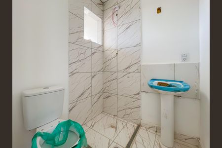 Banheiro de kitnet/studio para alugar com 1 quarto, 22m² em Rochdale, Osasco