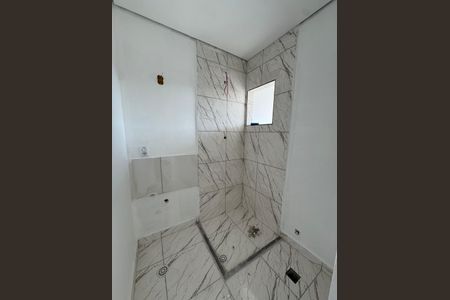 Banheiro de kitnet/studio para alugar com 1 quarto, 25m² em Rochdale, Osasco