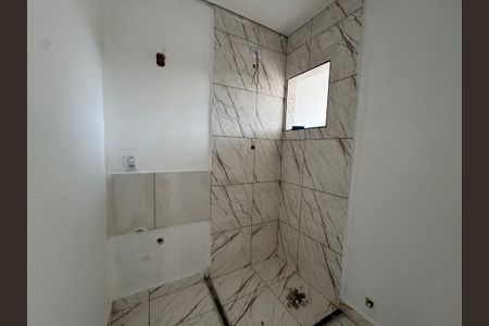 Banheiro de kitnet/studio para alugar com 1 quarto, 25m² em Rochdale, Osasco