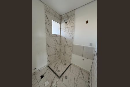 Banheiro de kitnet/studio para alugar com 1 quarto, 24m² em Rochdale, Osasco