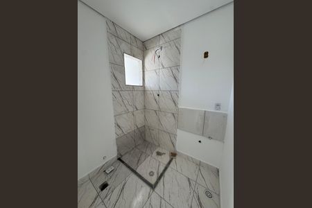 Banheiro de kitnet/studio para alugar com 1 quarto, 24m² em Rochdale, Osasco