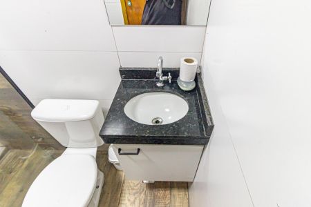 Banheiro de apartamento para alugar com 1 quarto, 30m² em Vila Diva (zona Leste), São Paulo