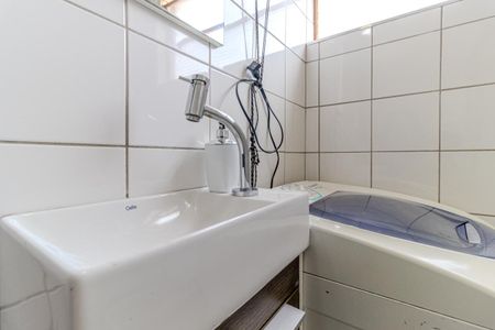 Banheiro de kitnet/studio para alugar com 1 quarto, 32m² em Centro Histórico de São Paulo, São Paulo