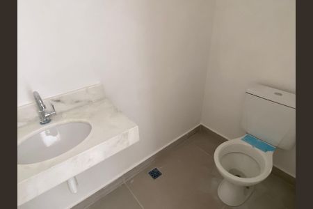 Casa de condomínio à venda com 94m², 2 quartos e 2 vagasLavabo