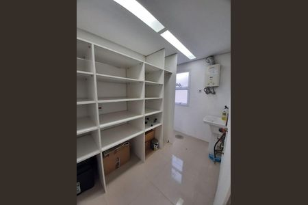 Área de serviço de apartamento para alugar com 1 quarto, 49m² em Rio Branco, Porto Alegre