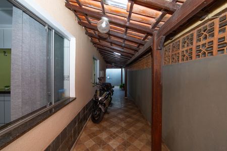 Casa à venda com 158m², 2 quartos e 2 vagasCORREDOR EXTERNO