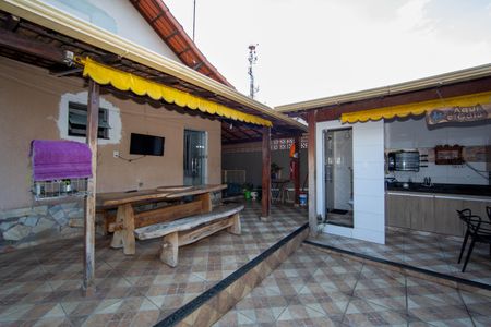 Casa à venda com 158m², 2 quartos e 2 vagasAREA EXTERNA