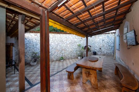 Casa à venda com 158m², 2 quartos e 2 vagasAREA EXTERNA