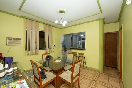 Casa à venda com 158m², 2 quartos e 2 vagasSALA