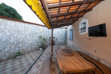 Casa à venda com 158m², 2 quartos e 2 vagasAREA EXTERNA