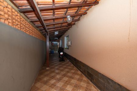 Casa à venda com 158m², 2 quartos e 2 vagasCORREDOR EXTERNO