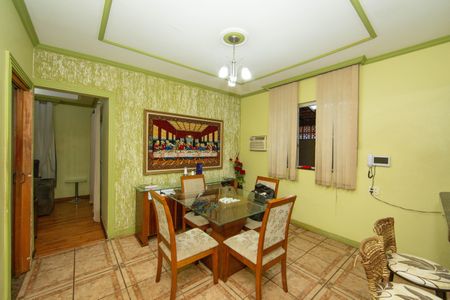 Casa à venda com 158m², 2 quartos e 2 vagasSALA