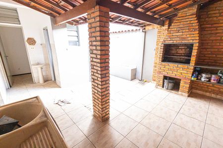 Casa de condomínio à venda com 130m², 3 quartos e 1 vagaarea privativa e de serviço