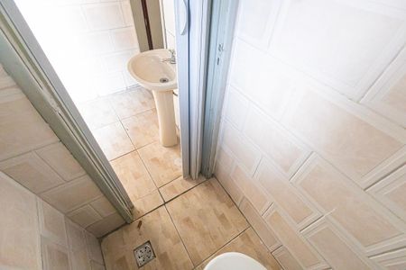 Casa de condomínio à venda com 130m², 3 quartos e 1 vagabanheiro de serviço