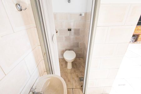 Casa de condomínio à venda com 130m², 3 quartos e 1 vagabanheiro de serviço