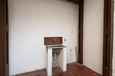 Casa para alugar com 100m², 2 quartos e 1 vagaÁrea de Serviço / Quintal