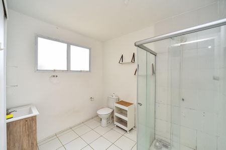 Banheiro de apartamento para alugar com 1 quarto, 42m² em Mário Quintana, Porto Alegre