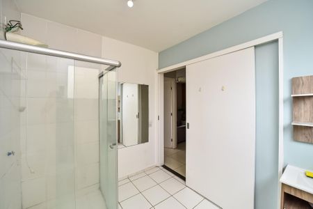 Banheiro de apartamento para alugar com 1 quarto, 42m² em Mário Quintana, Porto Alegre