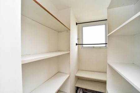Closet de apartamento para alugar com 1 quarto, 42m² em Mário Quintana, Porto Alegre