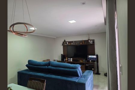 Casa à venda com 145m², 3 quartos e 2 vagasSala