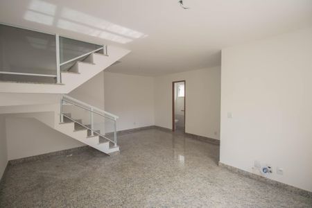 Casa de condomínio para alugar com 100m², 3 quartos e 2 vagasSala