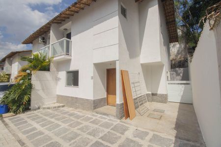 Casa de condomínio para alugar com 100m², 3 quartos e 2 vagasFachada