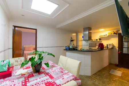 Casa à venda com 147m², 4 quartos e 2 vagas Casa à venda com 147m², 4 quartos e 2 vagasCozinha
