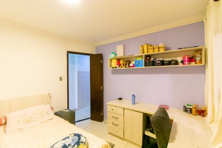 Casa à venda com 147m², 4 quartos e 2 vagas Casa à venda com 147m², 4 quartos e 2 vagasQuarto 2