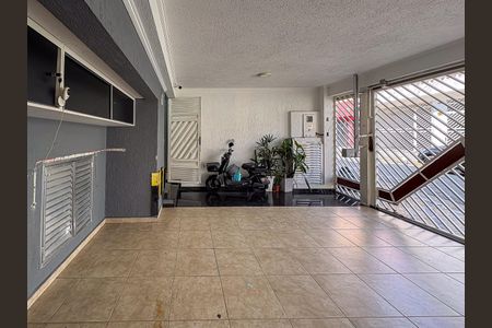 Casa à venda com 147m², 4 quartos e 2 vagas Casa à venda com 147m², 4 quartos e 2 vagasGaragem