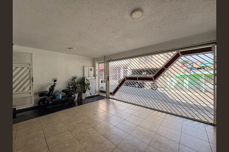Casa à venda com 147m², 4 quartos e 2 vagas Casa à venda com 147m², 4 quartos e 2 vagasGaragem