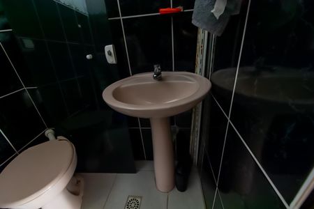 Casa à venda com 147m², 4 quartos e 2 vagas Casa à venda com 147m², 4 quartos e 2 vagasBanheiro de Serviço