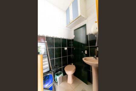 Casa à venda com 147m², 4 quartos e 2 vagas Casa à venda com 147m², 4 quartos e 2 vagasBanheiro de Serviço