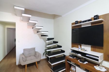 Sala  de casa para alugar com 3 quartos, 125m² em Vila Mazzei, Santo André