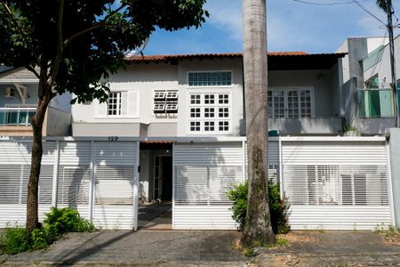 Casa para alugar com 4 quartos, 600m² em Centro, Nova Iguaçu