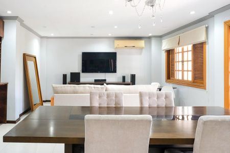 Casa para alugar com 4 quartos, 600m² em Centro, Nova Iguaçu