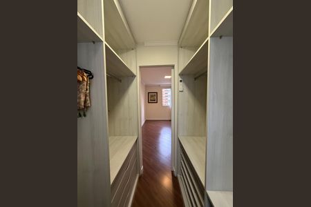 Apartamento para alugar com 105m², 2 quartos e 2 vagas Apartamento para alugar com 105m², 2 quartos e 2 vagasCloset