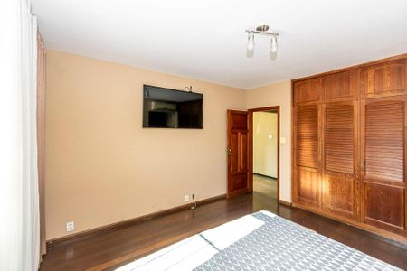 Casa para alugar com 360m², 3 quartos e 3 vagasQuarto 1 Suíte
