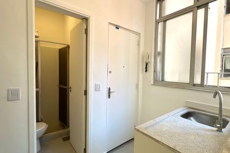 Apartamento à venda com 94m², 3 quartos e 1 vagaÁrea de serviço