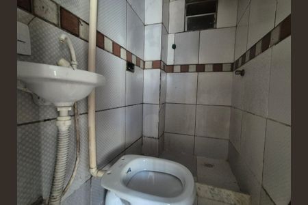 Banheiro social de kitnet/studio para alugar com 1 quarto, 30m² em Itanhangá, Rio de Janeiro