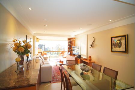 Sala de apartamento para alugar com 4 quartos, 142m² em Petrópolis, Porto Alegre