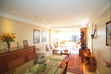 Sala de apartamento para alugar com 4 quartos, 142m² em Petrópolis, Porto Alegre