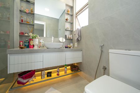 Apartamento à venda com 170m², 4 quartos e 2 vagasBANHEIRO3