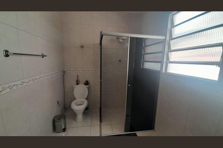 Banheiro  de casa à venda com 2 quartos, 250m² em Vila dos Remedios, São Paulo