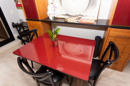 Apartamento à venda com 75m², 1 quarto e 1 vaga Apartamento à venda com 75m², 1 quarto e 1 vagaStudio - Mesa e Cadeiras