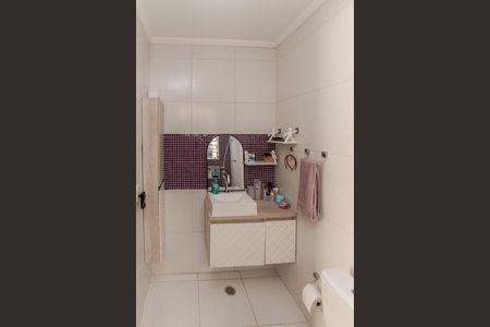 Casa à venda com 200m², 3 quartos e 3 vagasBanheiro da Suíte 2