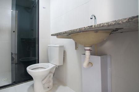 STUDIO - BANHEIRO de kitnet/studio para alugar com 1 quarto, 25m² em Butantã, São Paulo