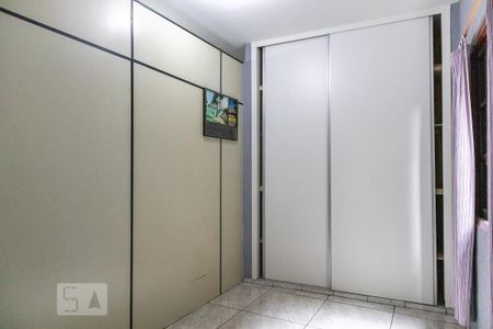 Casa de condomínio à venda com 288m², 6 quartos e 1 vagaQuarto