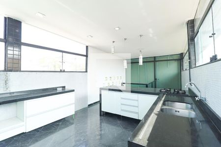 Casa de condomínio à venda com 288m², 6 quartos e 1 vagaÁrea comum